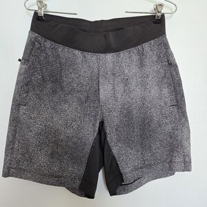 LULULEMON MEN'S 'T.H.E.' SHORTS BLACK GRAY LOOSE FITTING (MEDIUM)